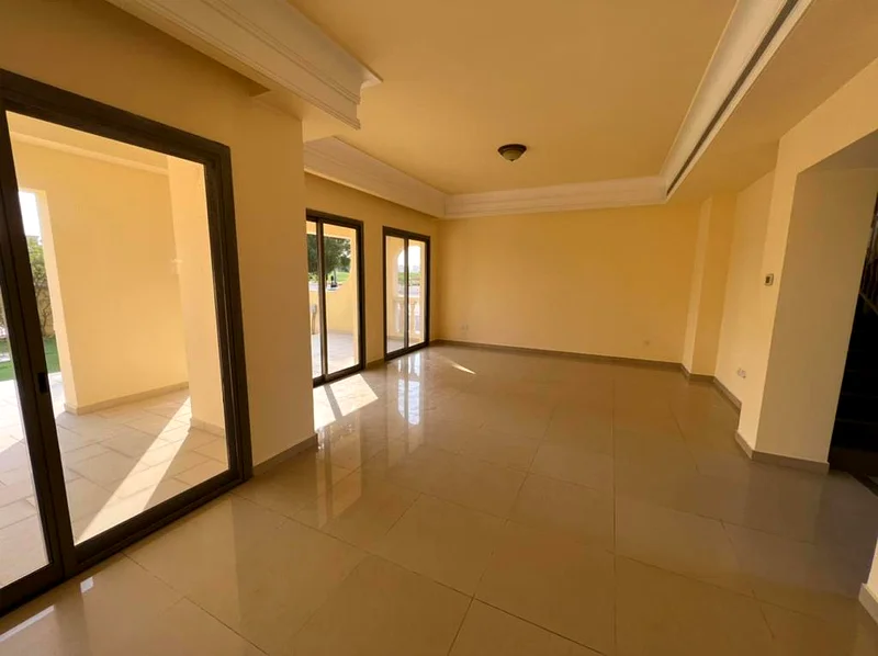 4 bedrooms Townhouse | for Sale | Corner Unit63859192026370111