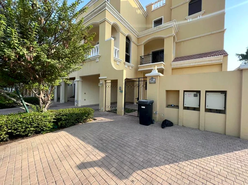 4 bedrooms Townhouse | for Sale | Corner Unit63859192026370110