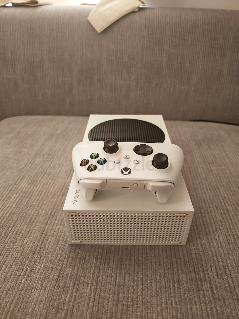 XBOX Series S with controller and Game Pass Ultimate63230190456322113