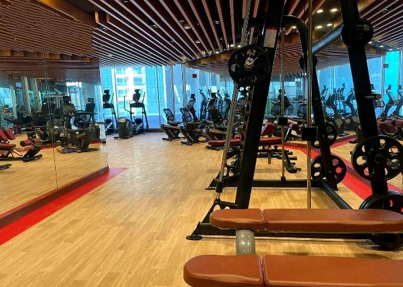 شقة أنيقة بغرفة نوم واحدة مع سريرين في موقع متميز في دبي63792574953857113