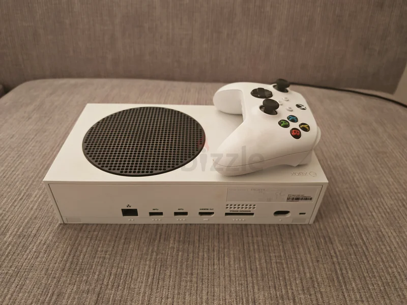 XBOX Series S with controller and Game Pass Ultimate63230190456322114