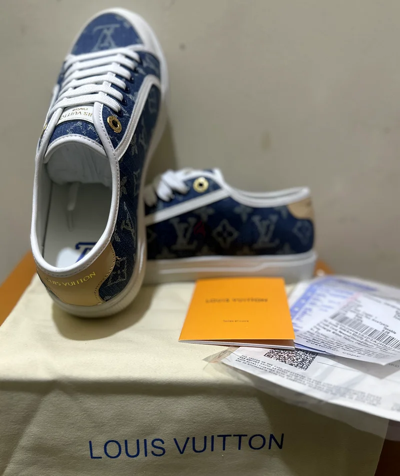 Lv Lagoon Sneakers / Authentic Louis Vuitton Box: A Luxury Essential!63237613579139113