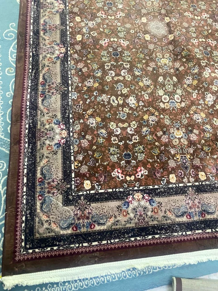سجادة بنية طويلة – 300 × 200 سم – دافئة وأنيقة – حالة رائعة – بسعر 79 درهمًا فقط!63185761161857112