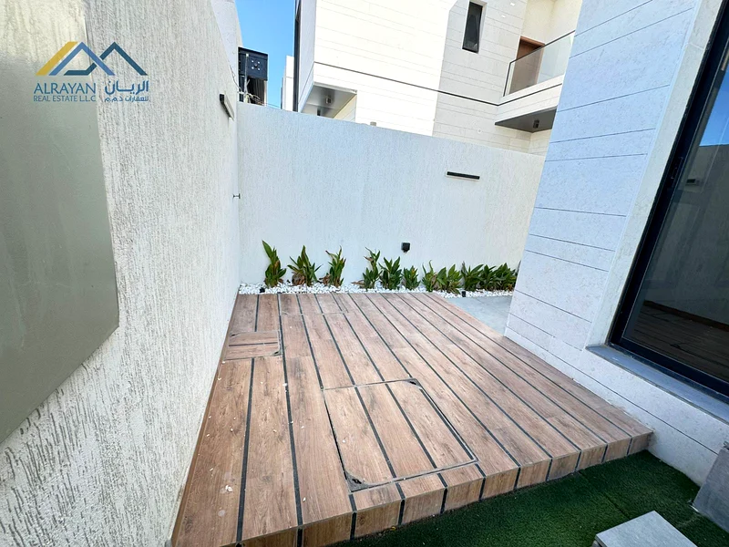 نقدم لك فيلا تشمل رسوم التسجيل وحق الملكية، بتصميم عصري رائع ومميز للغاية، مع مساحة معاودة أمام الفيلا63170848002563113