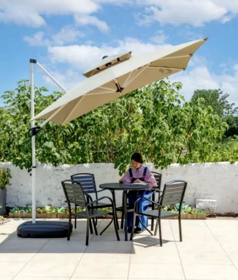 Outdoor Umbrella with Heavy Base - Brand New 2.5x2.5m63191112739971113