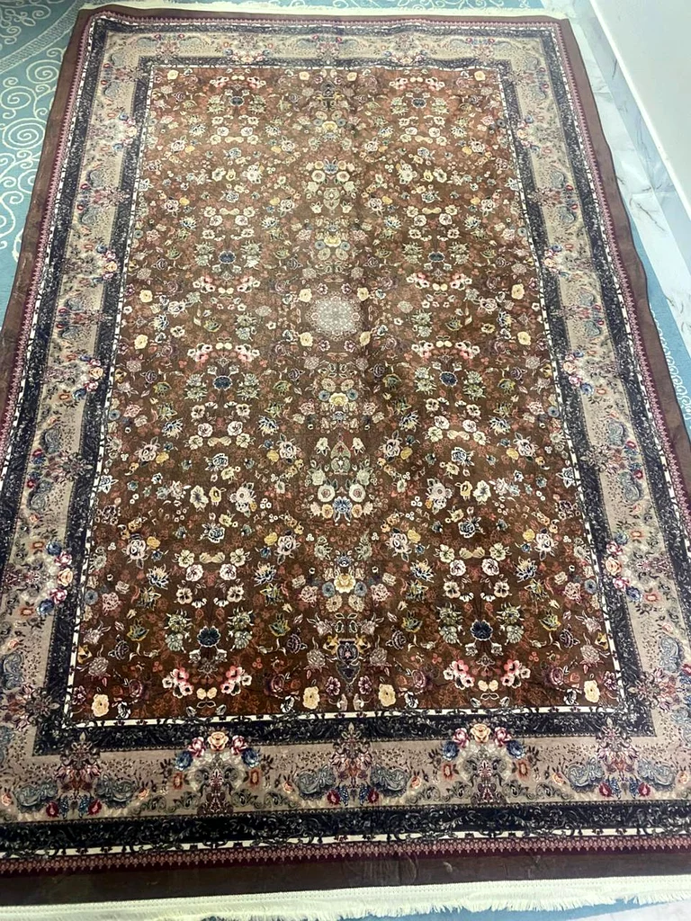 سجادة بنية طويلة – 300 × 200 سم – دافئة وأنيقة – حالة رائعة – بسعر 79 درهمًا فقط!63185761161857111