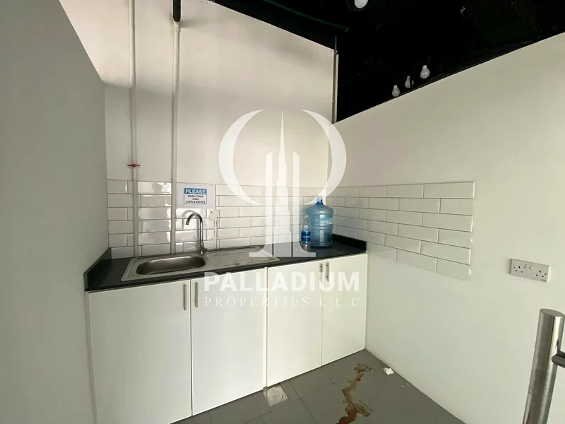 طابق أعلى | مجهز بالكامل | قريب من المترو63261244731139114