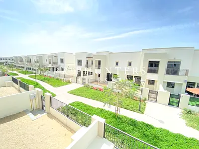 Discover the Perfect 3BR Townhouse: Move-In Ready.