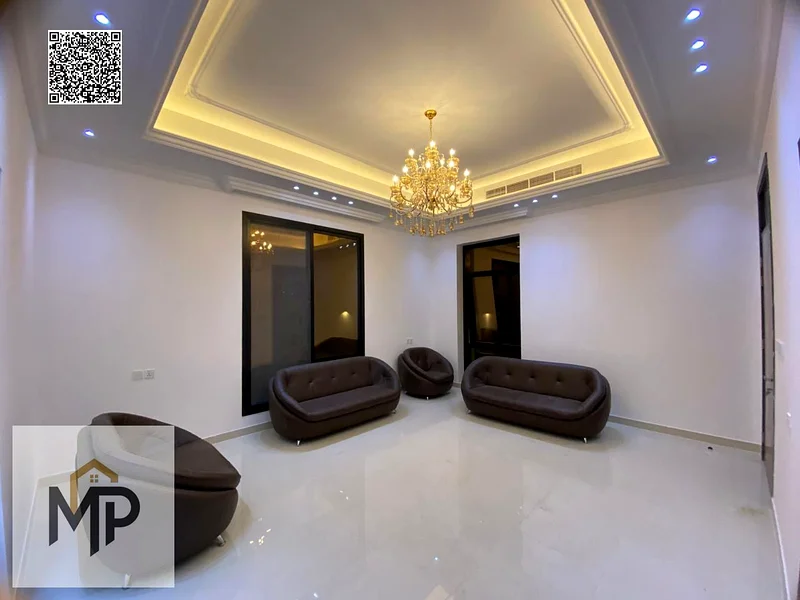 For sale, a luxurious villa in Al Helio - Ajman, a distinguished location and an ideal design for large families. Villa details: 6 master bedrooms.63904357323651112
