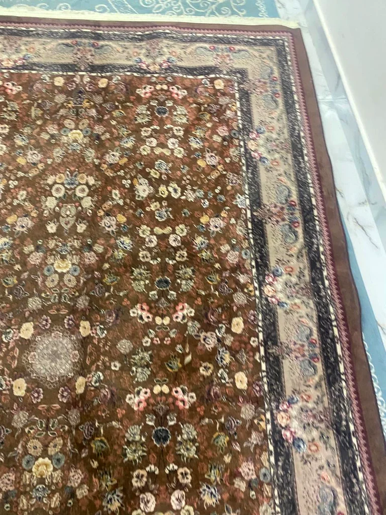 سجادة بنية طويلة – 300 × 200 سم – دافئة وأنيقة – حالة رائعة – بسعر 79 درهمًا فقط!63185761161857114