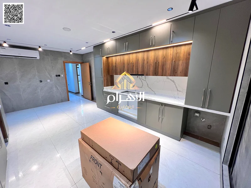 At a bargain price and without a down payment, a villa near the mosque, one of the most luxurious villas in Ajman, with a palace design, including ele63903823342081113