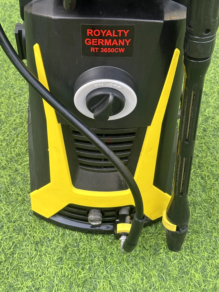 Powerful Pressure Washer - Clean Your Outdoors with Ease!63251899429379111