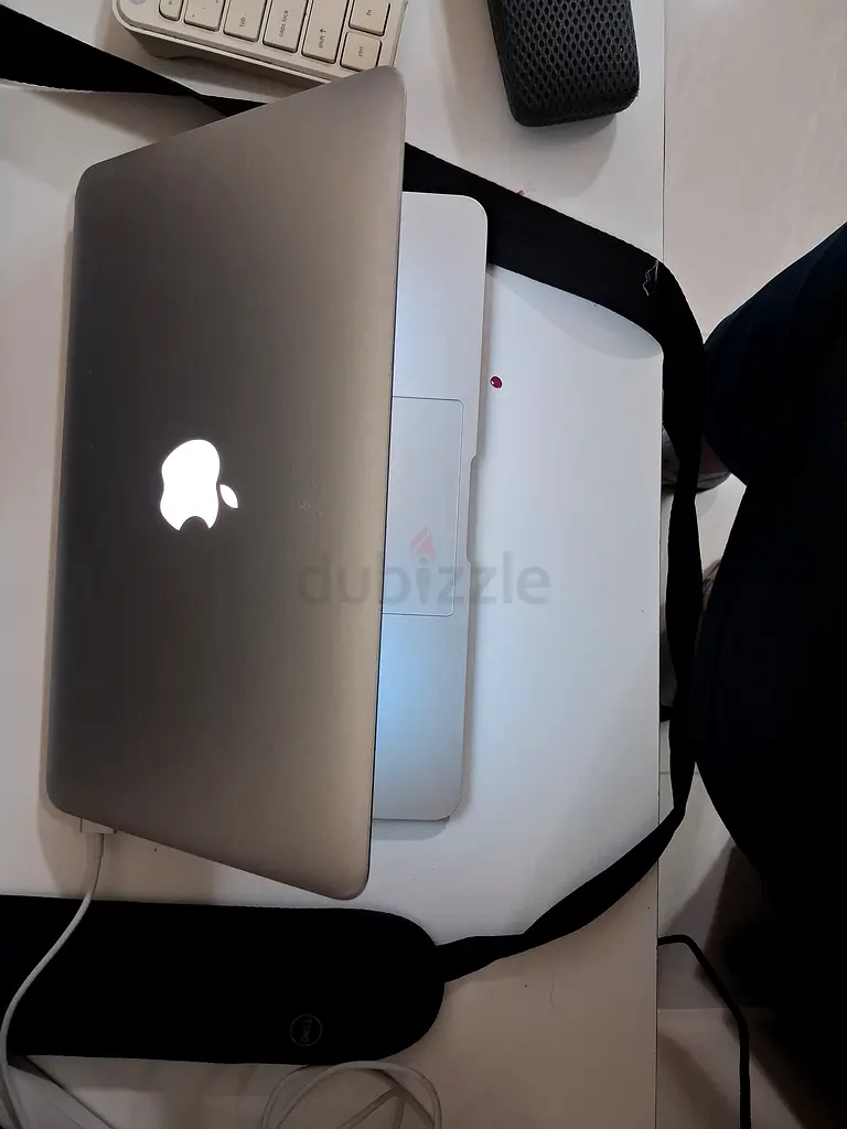 Apple MacBook Air - Thin, Light, and Powerful!63255533200513117