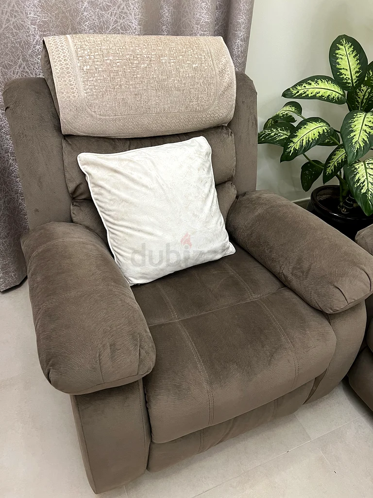 Comfortable Recliner Chair for Cozy Living Rooms62863825813891111