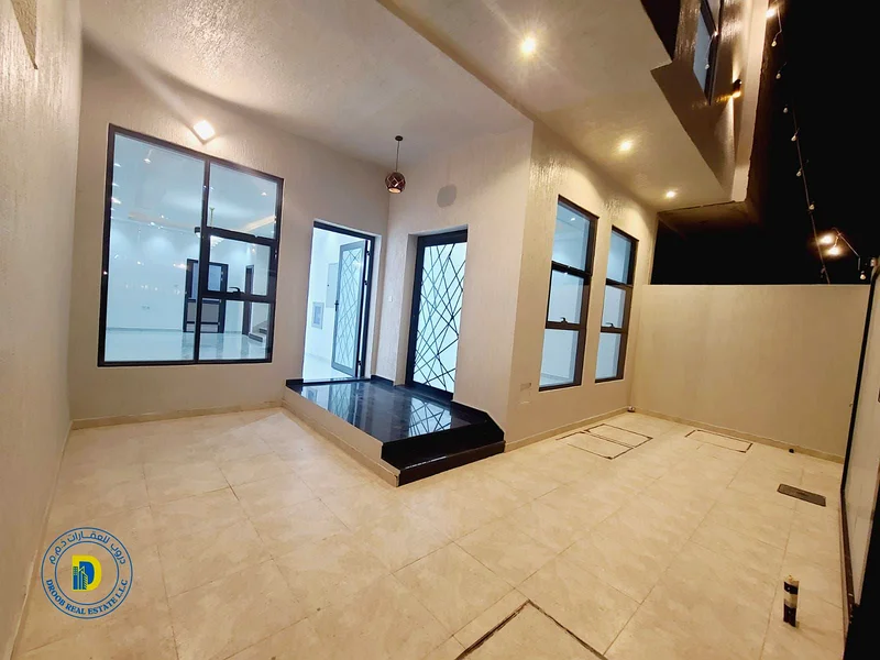 \Villa on the street and alley, 4 rooms, ground floor, first floor and roof, for sale in Al Yasmeen63251872019201114