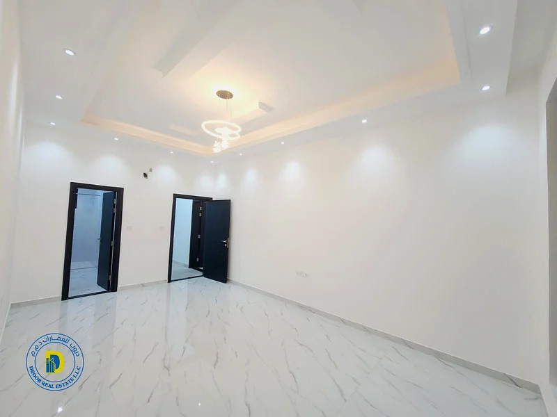 \Villa on the street and alley, 4 rooms, ground floor, first floor and roof, for sale in Al Yasmeen63251872019201113