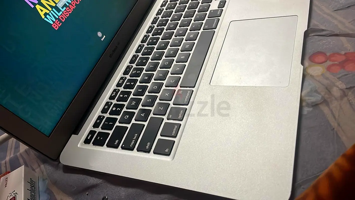 MacBook Air63255534730114115