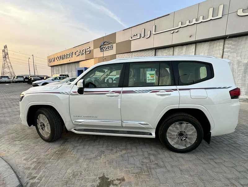 GXR Twin Turbo - 3.5 2025 Toyota Land Cruiser Station63141657071746112