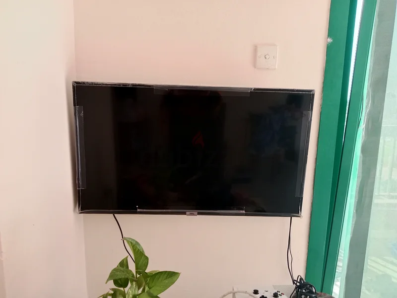 تلفزيون TCL بحجم 40 بوصة63259702477315112