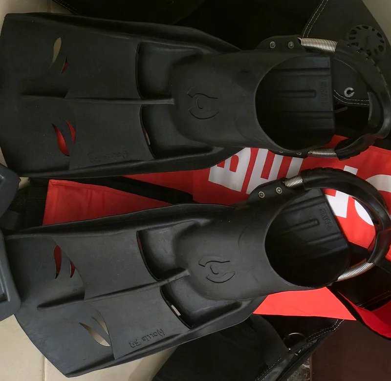 Oceanic Scuba BCD / 2 Fins63241659297537114