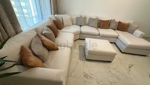 Luxurious U-Shaped Sectional Sofa with Cushions - Perfect for Modern Living Rooms!
