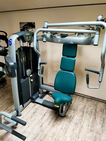 Technogym Incline Chest Press: Sculpt a Powerful Upper Chest!