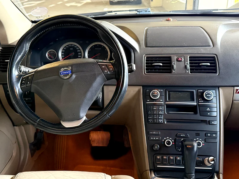 فولفو XC90 للبيع62929646198787114