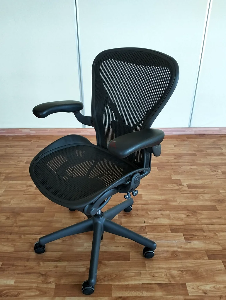 Selling Herman Miller Areon Chair B size and C available63211428634242111