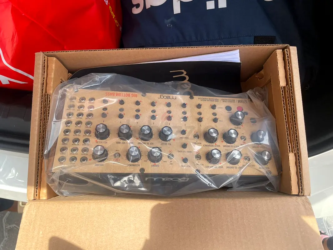 Moog mother 32 Desktop Synthesizer Analogue,