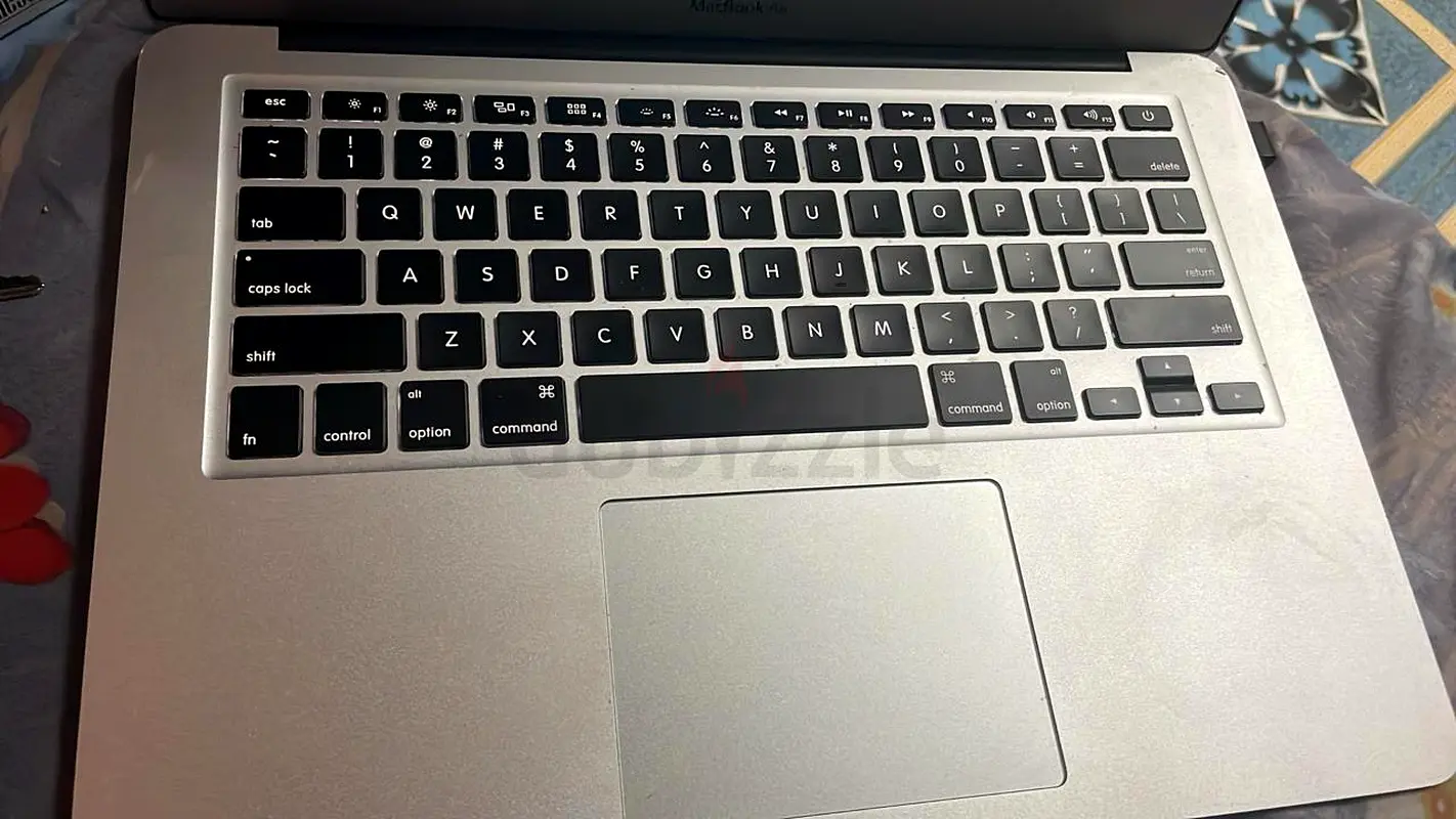 MacBook Air63255534730114113