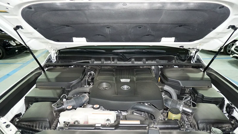 Landcruiser 3.5 GXR Twin Turbo63158340377731112