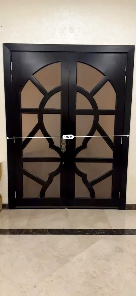 باب خشبي مزدوج أنيق مع زجاج زخرفي63190122065793113