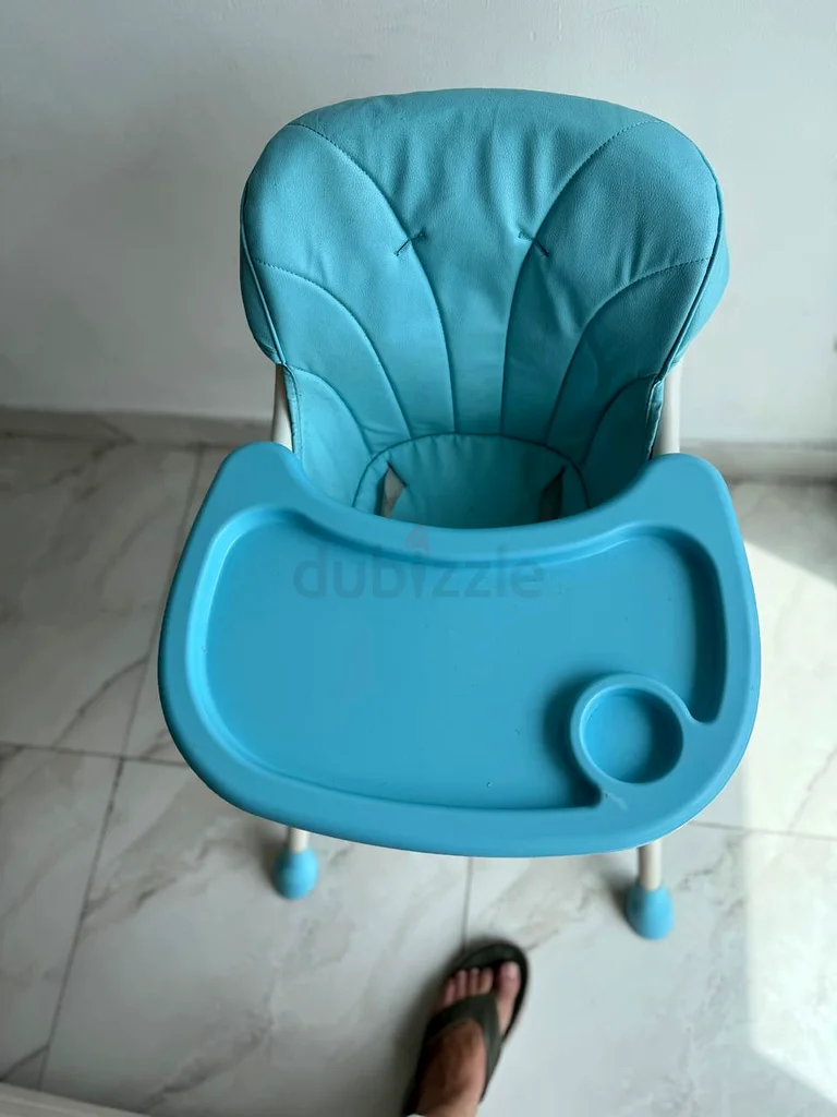 كرسي أطفال أنيق بحالة ممتازة!63204281047682111