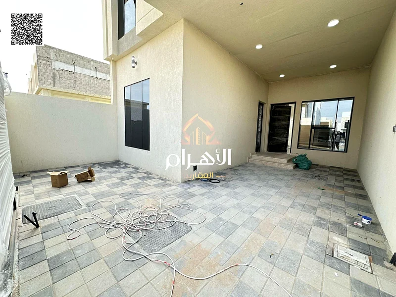 فيلا للبيع بسعر ممتاز يشمل رسوم التسجيل، قابل للتفاوض، تحتوي على فناء كبير. ملكية حرة لجميع الجنسيات مدى الحياة.63187211739009111