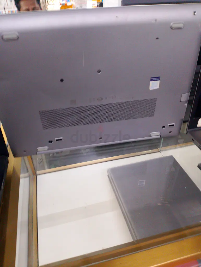 Laptops63254994373762112