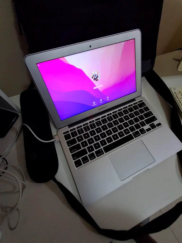 Apple MacBook Air - Thin, Light, and Powerful!63255533200513111