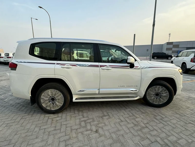 GXR Twin Turbo - 3.5 2025 Toyota Land Cruiser Station63141657071746111