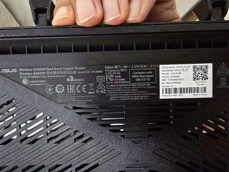 جهاز توجيه واي فاي ثنائي النطاق ASUS RT-AX88U63255524215555112