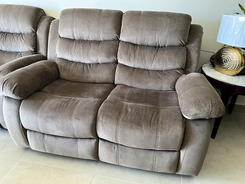 أريكة مريحة وعصرية للبيع!62863825842305111