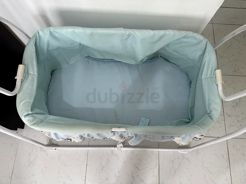 Gentle Rocking Cradle for Your Babys Comfort!63204265319938112