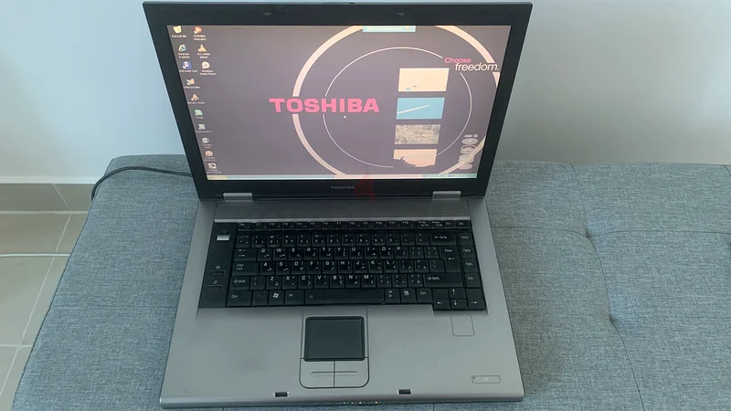 Toshiba Tecra A8 vintage Laptop in excellent condition632581474632991123