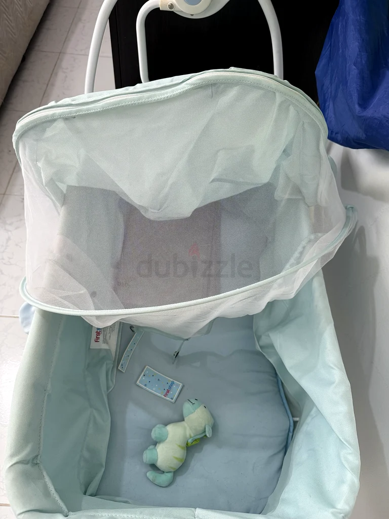 Gentle Rocking Cradle for Your Babys Comfort!63204265319938113