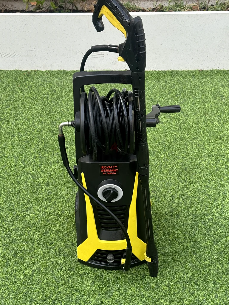 Powerful Pressure Washer - Clean Your Outdoors with Ease!63251899429379113