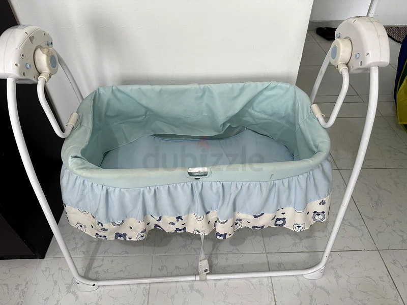 Gentle Rocking Cradle for Your Babys Comfort!63204265319938111