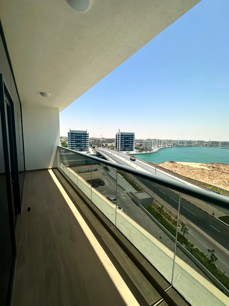 🏡  Modern 1-Bedroom Apartment with Stunning Sea Views in Gateway Residences II, Hayat Island63864087071874113