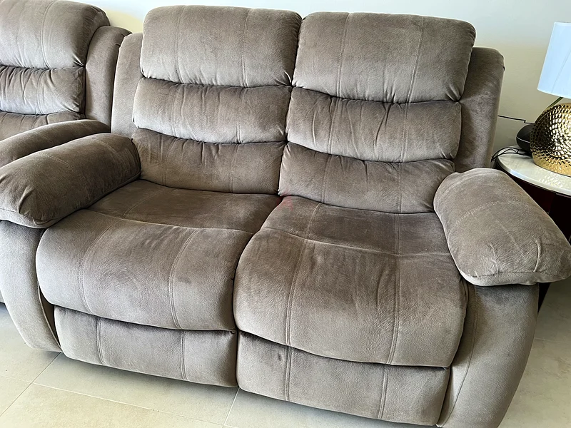 أريكة مريحة وعصرية للبيع!62863825842305112