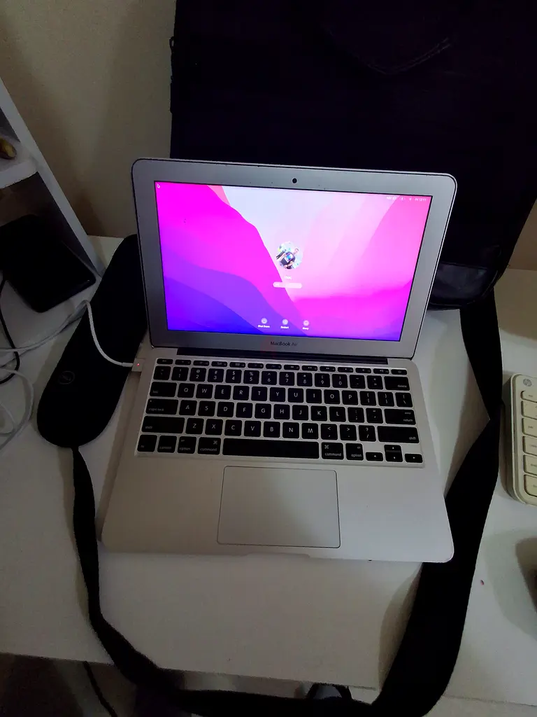 Apple MacBook Air - Thin, Light, and Powerful!63255533200513113