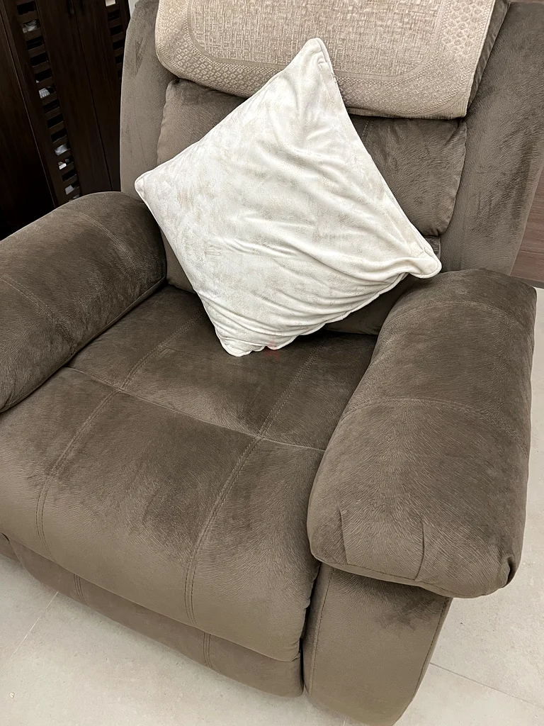 Comfortable Recliner Chair for Cozy Living Rooms62863825813891111