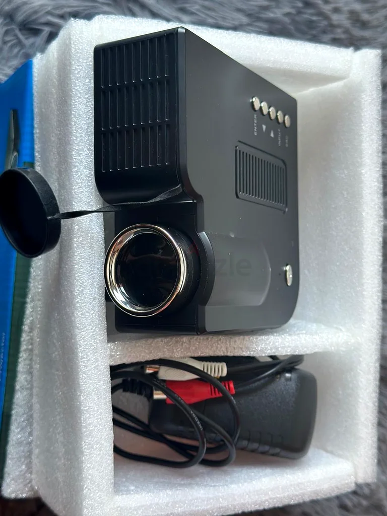Compact Mini Projector - Perfect for Home Entertainment!63264092425346112