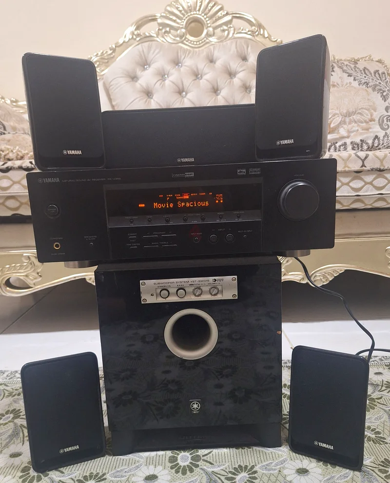 Yamaha Amplifier RX - V359 (5 Speakers )  Woofer for Sale in very Good Condition.632618125076501119